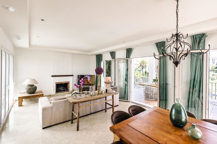 Image No.9-5 Bed Property for sale