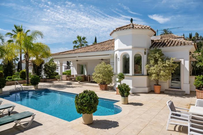 Image No.1-4 Bed Property for sale