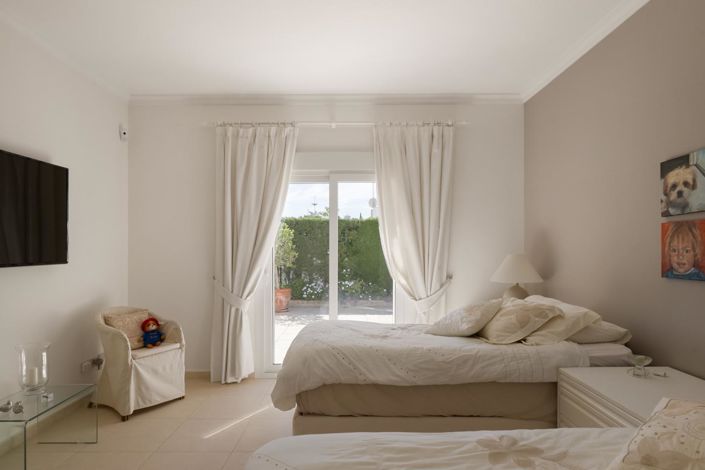 Image No.18-4 Bed Property for sale