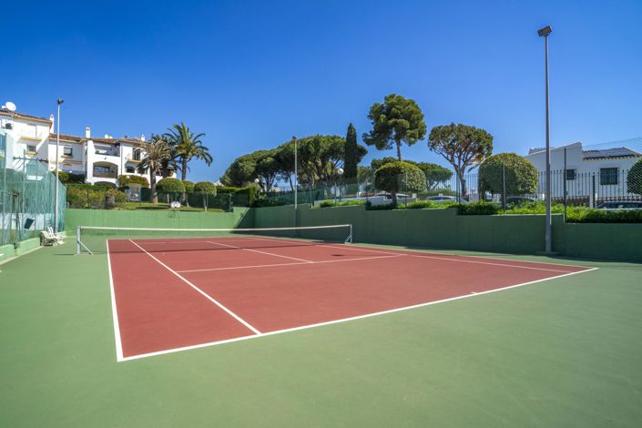 Image No.10-3 Bed Property for sale