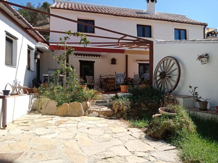 Image No.1-4 Bed Property for sale
