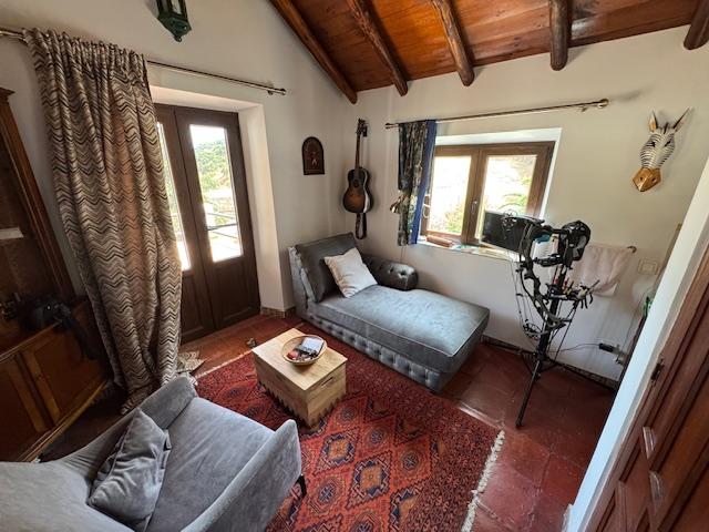 Image No.12-4 Bed Property for sale