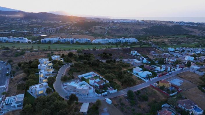 Image No.14-3 Bed Property for sale