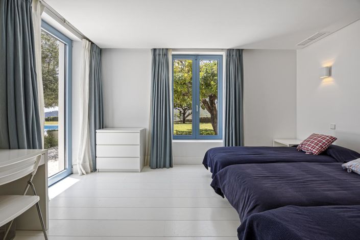 Image No.27-5 Bed Property for sale