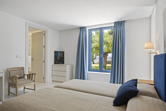 Image No.36-5 Bed Property for sale