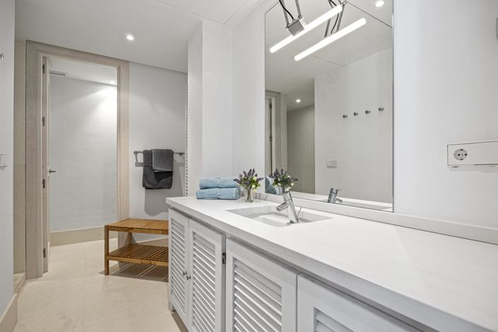 Image No.41-5 Bed Property for sale