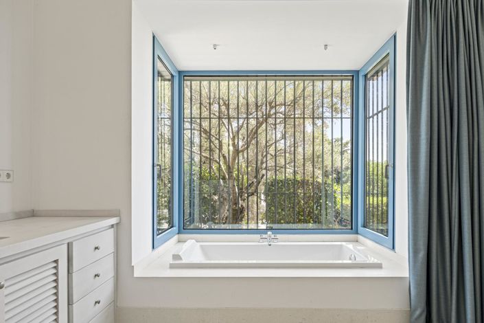 Image No.43-5 Bed Property for sale