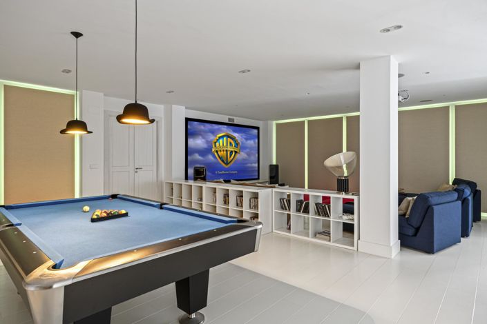 Image No.51-5 Bed Property for sale