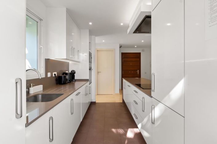 Image No.10-2 Bed Property for sale