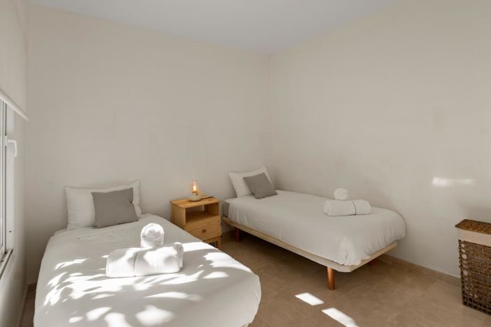 Image No.21-2 Bed Property for sale