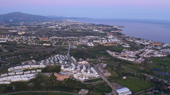 Image No.10-3 Bed Property for sale