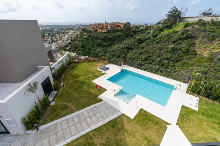 Image No.27-3 Bed Property for sale