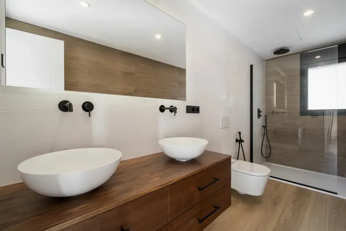 Image No.17-5 Bed Property for sale