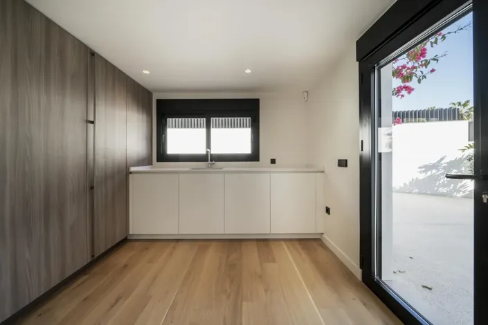 Image No.22-5 Bed Property for sale