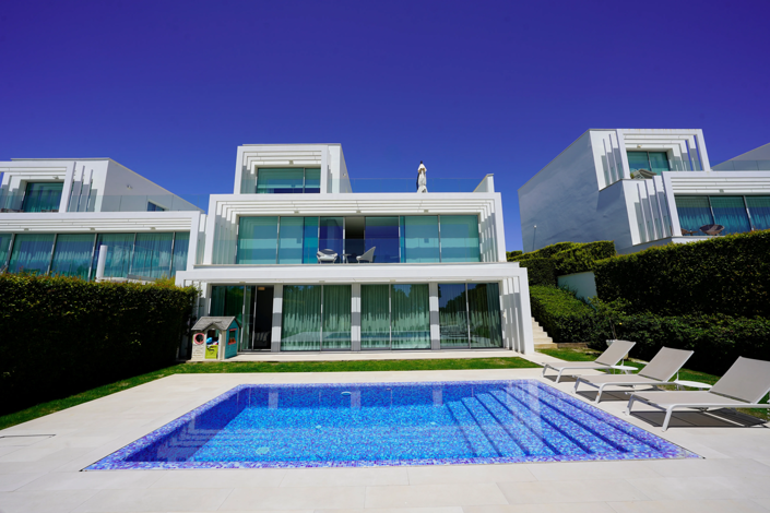 Image No.1-5 Bed Property for sale