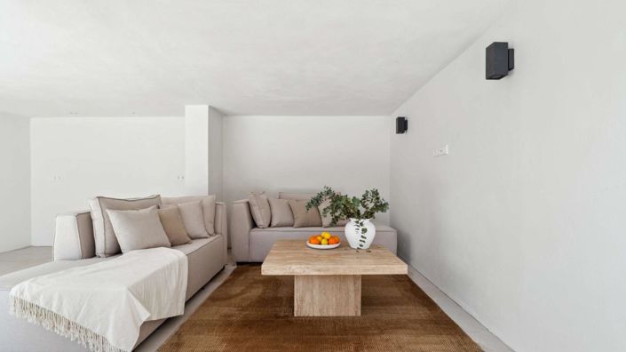 Image No.13-6 Bed Property for sale