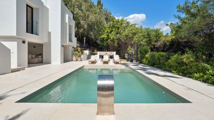 Image No.19-6 Bed Property for sale