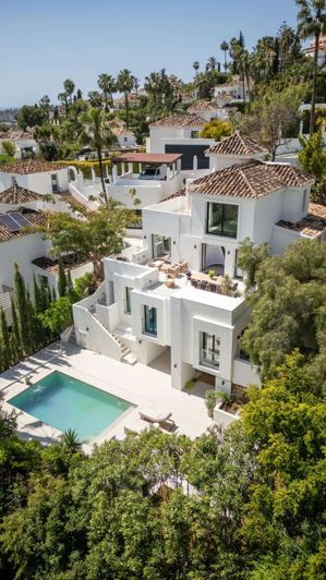 Image No.25-6 Bed Property for sale