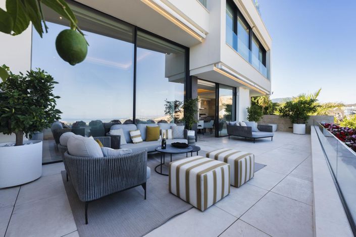 Image No.12-3 Bed Property for sale