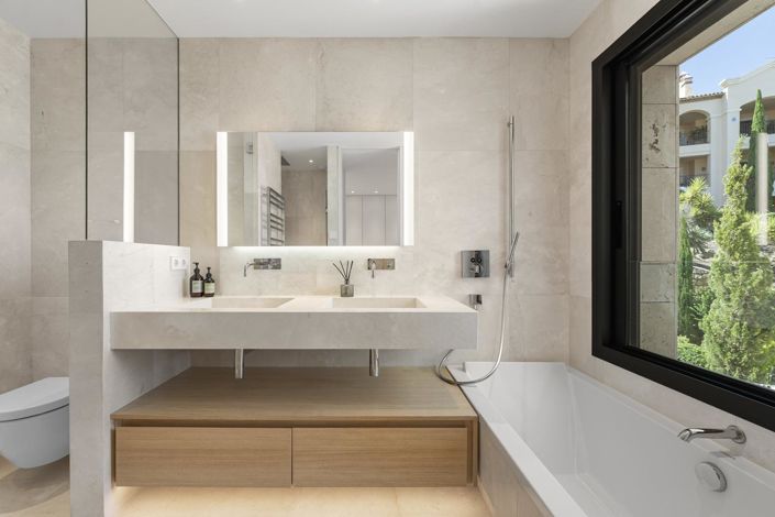 Image No.31-3 Bed Property for sale