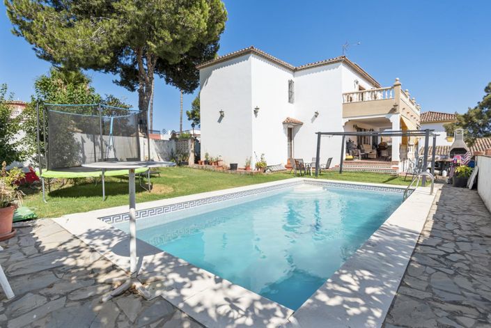 Image No.1-6 Bed Property for sale