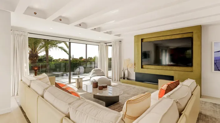 Image No.2-5 Bed Property for sale