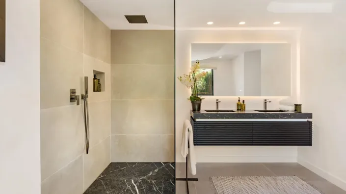 Image No.25-5 Bed Property for sale