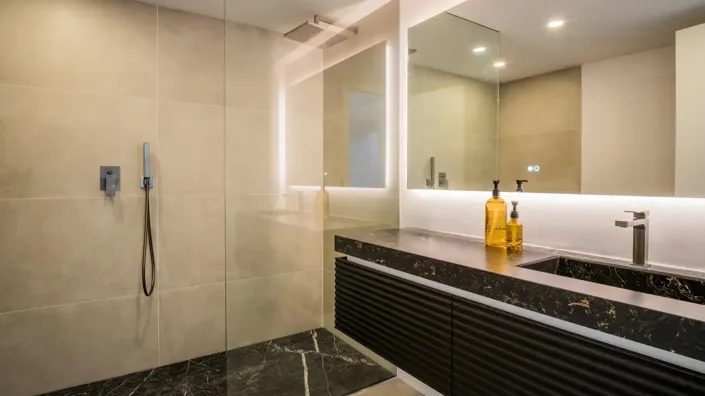 Image No.28-5 Bed Property for sale