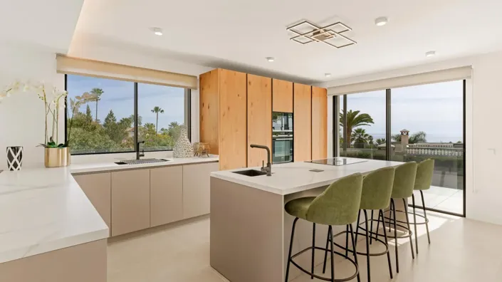 Image No.4-5 Bed Property for sale