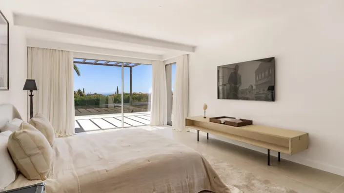 Image No.5-5 Bed Property for sale