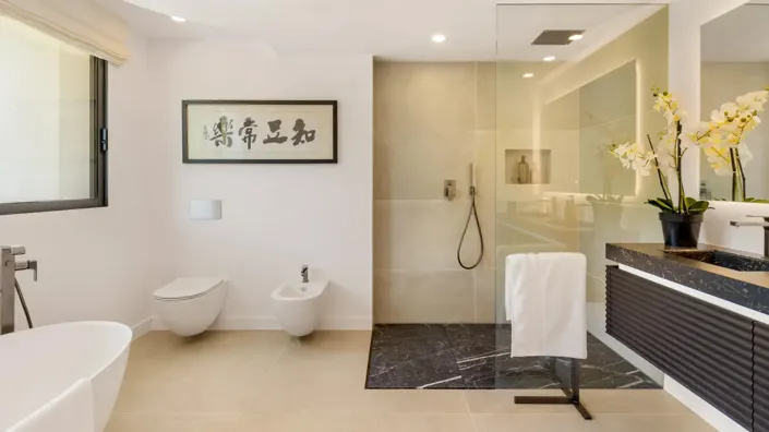 Image No.7-5 Bed Property for sale