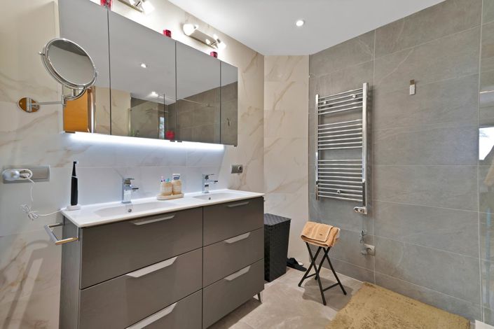 Image No.17-3 Bed Property for sale