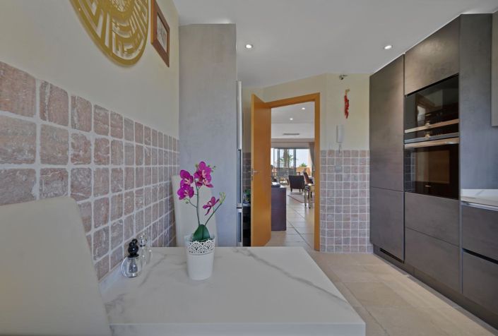 Image No.18-3 Bed Property for sale