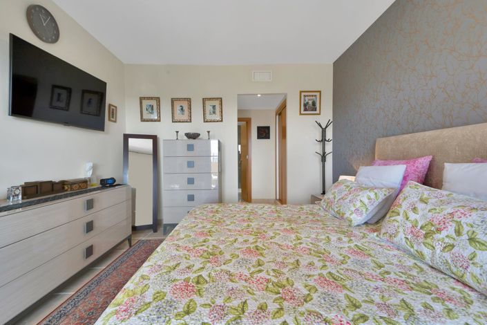 Image No.19-3 Bed Property for sale