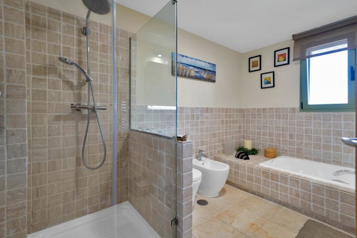 Image No.36-3 Bed Property for sale