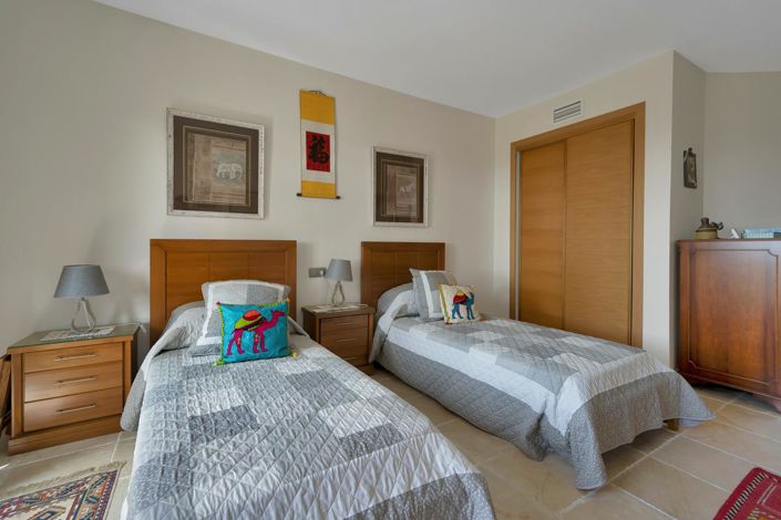 Image No.41-3 Bed Property for sale