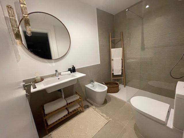 Image No.5-3 Bed Property for sale