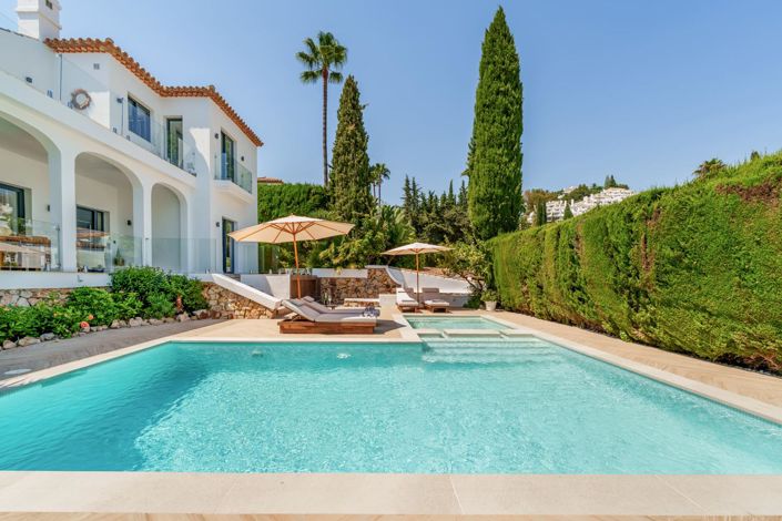 Image No.1-4 Bed Property for sale