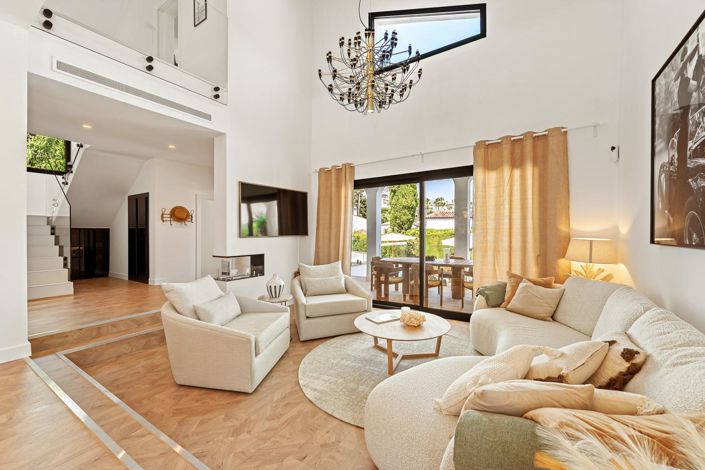 Image No.12-4 Bed Property for sale