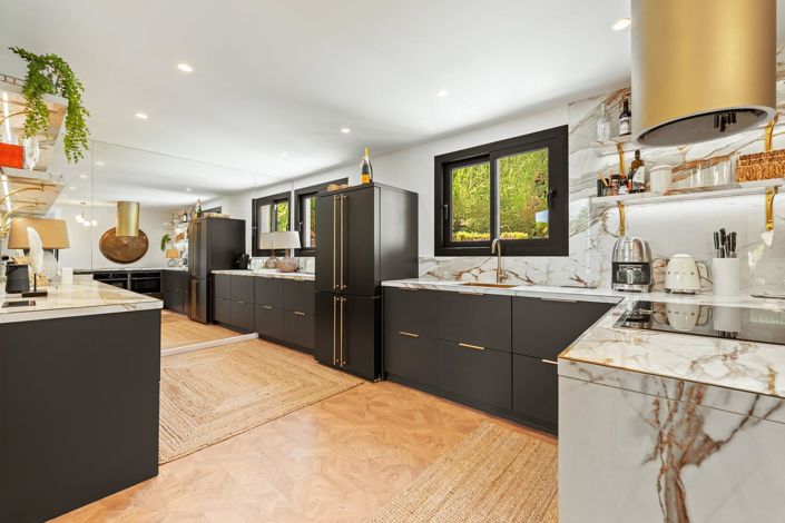 Image No.14-4 Bed Property for sale