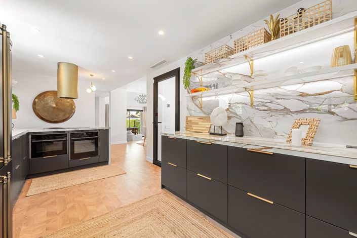 Image No.15-4 Bed Property for sale