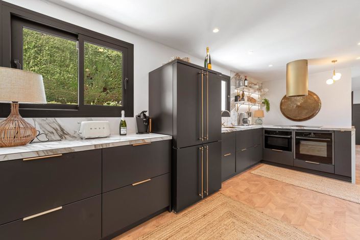 Image No.16-4 Bed Property for sale