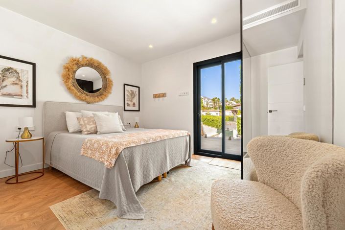 Image No.19-4 Bed Property for sale