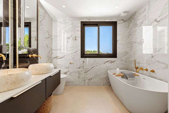 Image No.21-4 Bed Property for sale