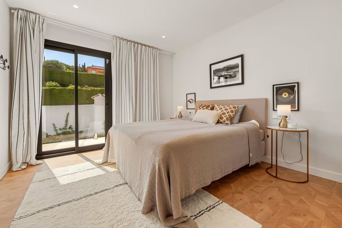 Image No.27-4 Bed Property for sale