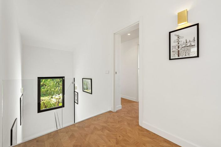 Image No.30-4 Bed Property for sale