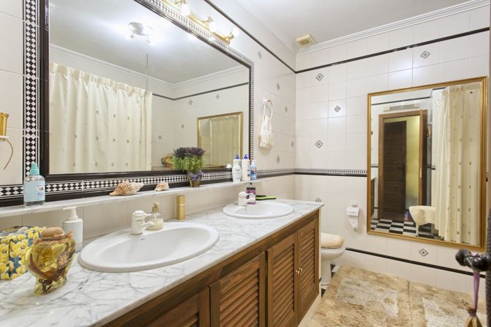 Image No.23-3 Bed Property for sale