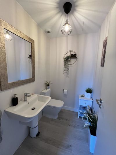 Image No.19-3 Bed Property for sale