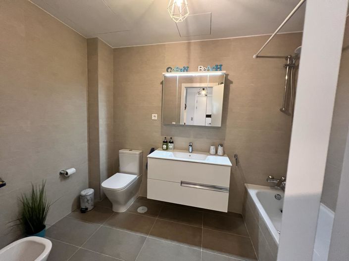 Image No.20-3 Bed Property for sale