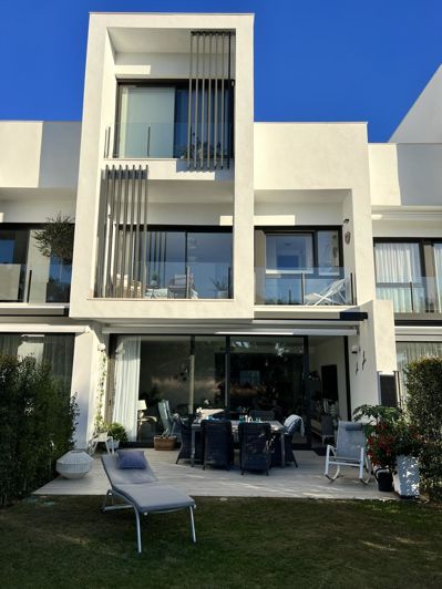 Image No.25-4 Bed Property for sale